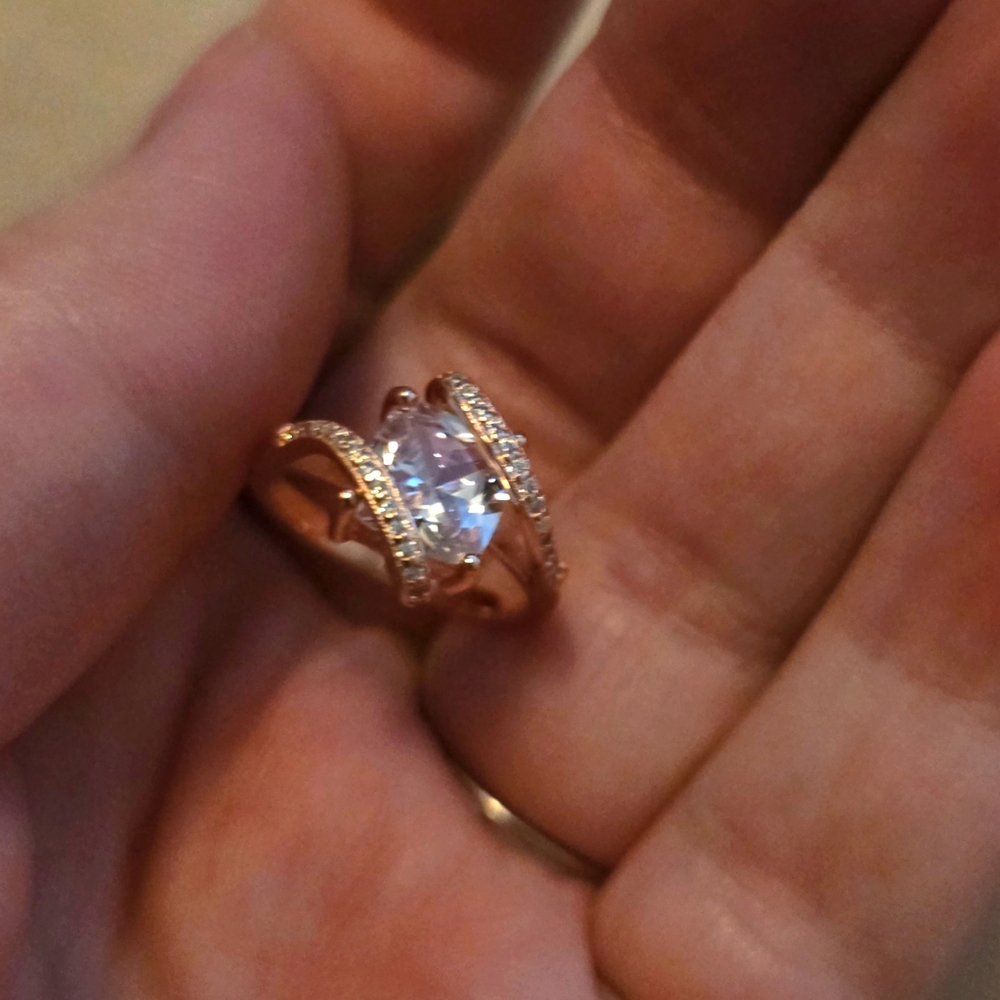 Elegant Gold Ring with Clear Stone